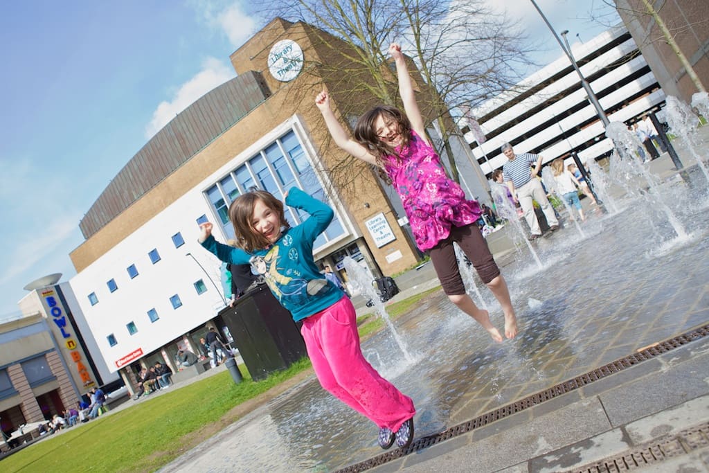 Children in Fountain Photo Gallery Children in Fountain Photo Gallery